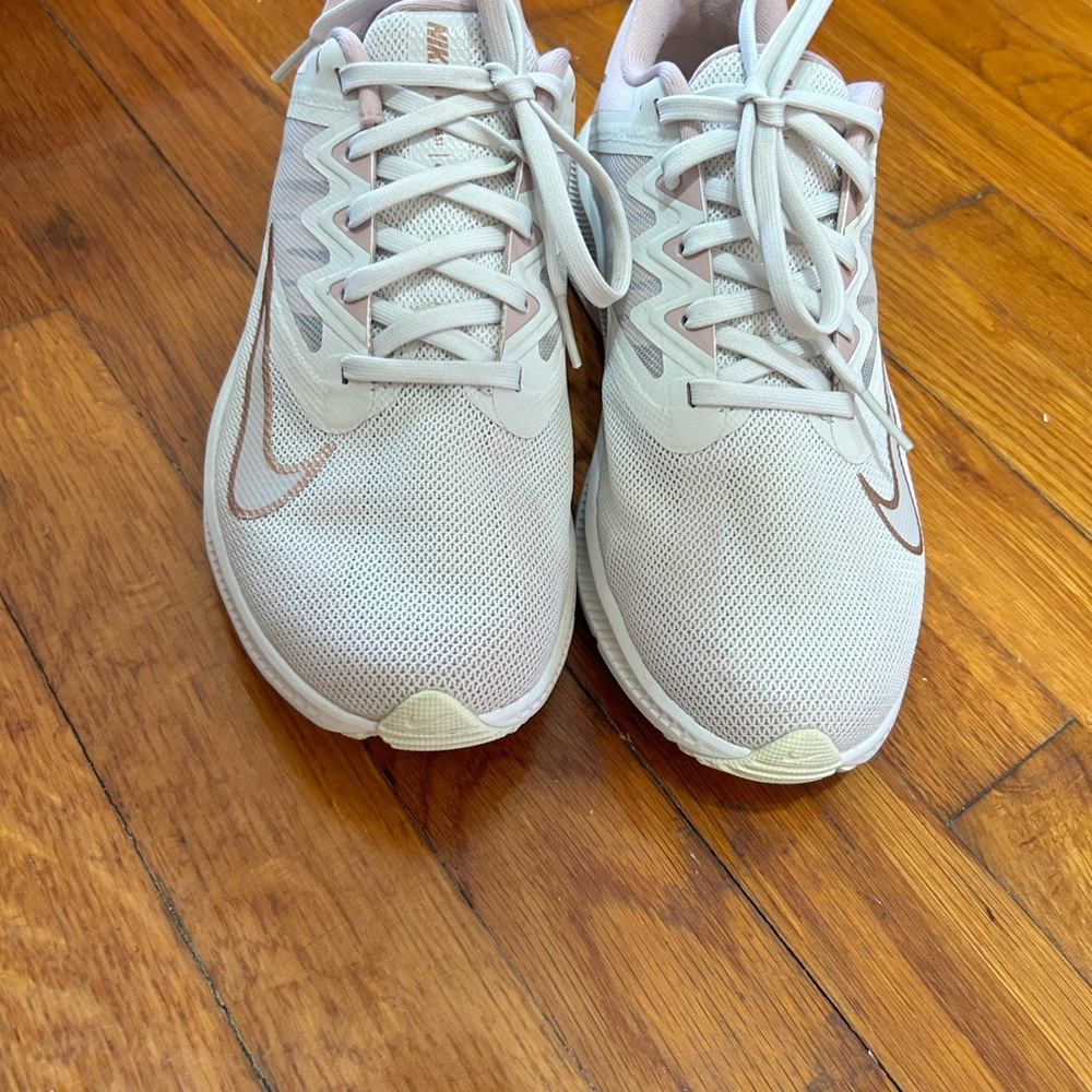Women’s light pink Nike shoes size 7 - Picture 8 of 8
